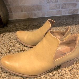 Quipid Tan Boots